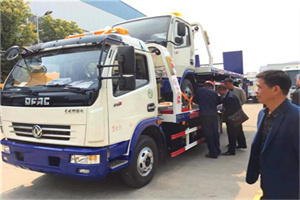 东西湖汽车道路救援拖车价格